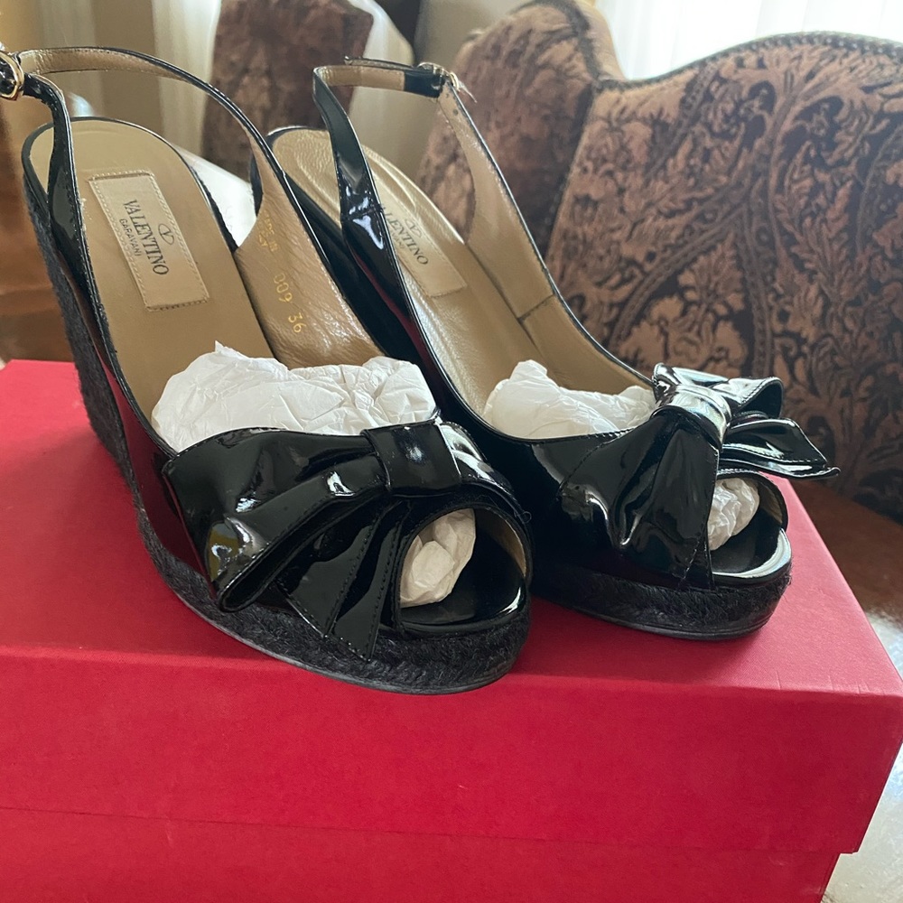AUTHENTIC Valentino wedges